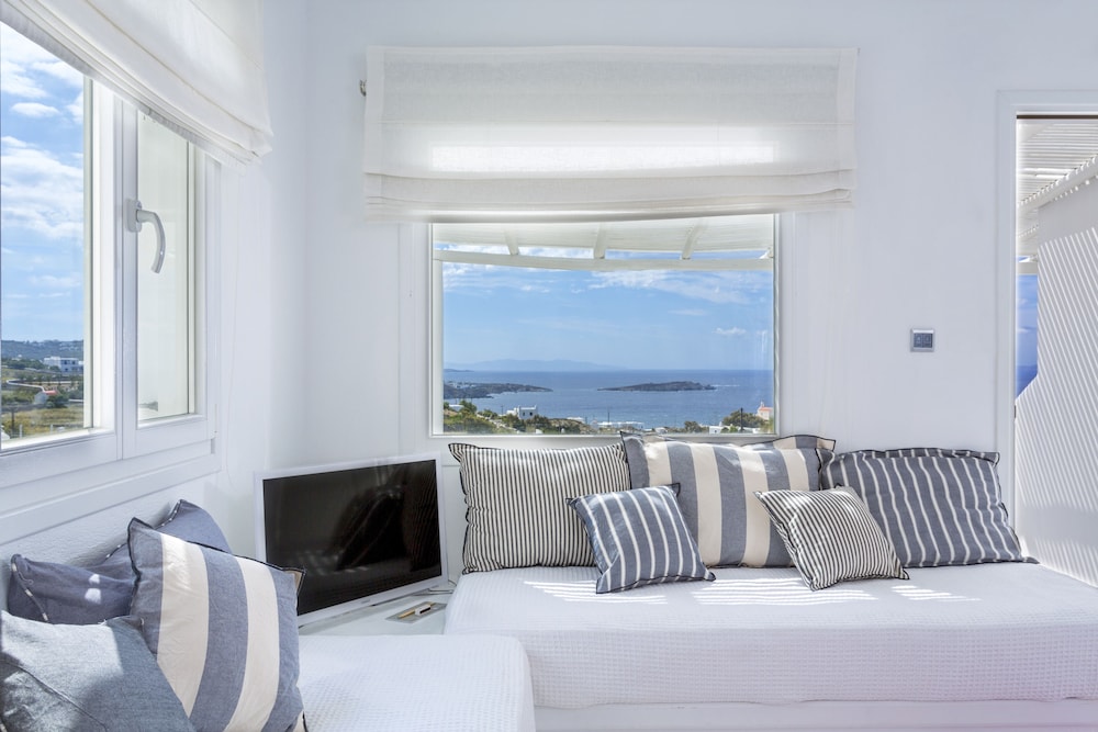 Ostraco Suites — Hotel rooms in Mykonos Town, South Aegean