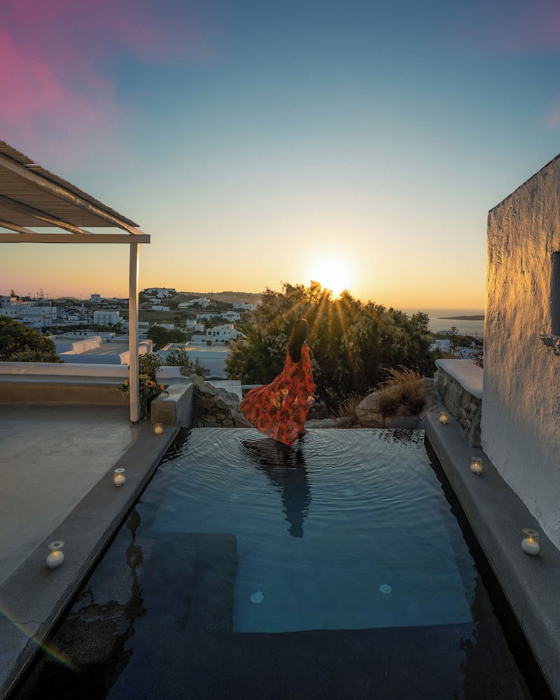Ostraco Suites — Swimming pool in Mykonos Town, South Aegean