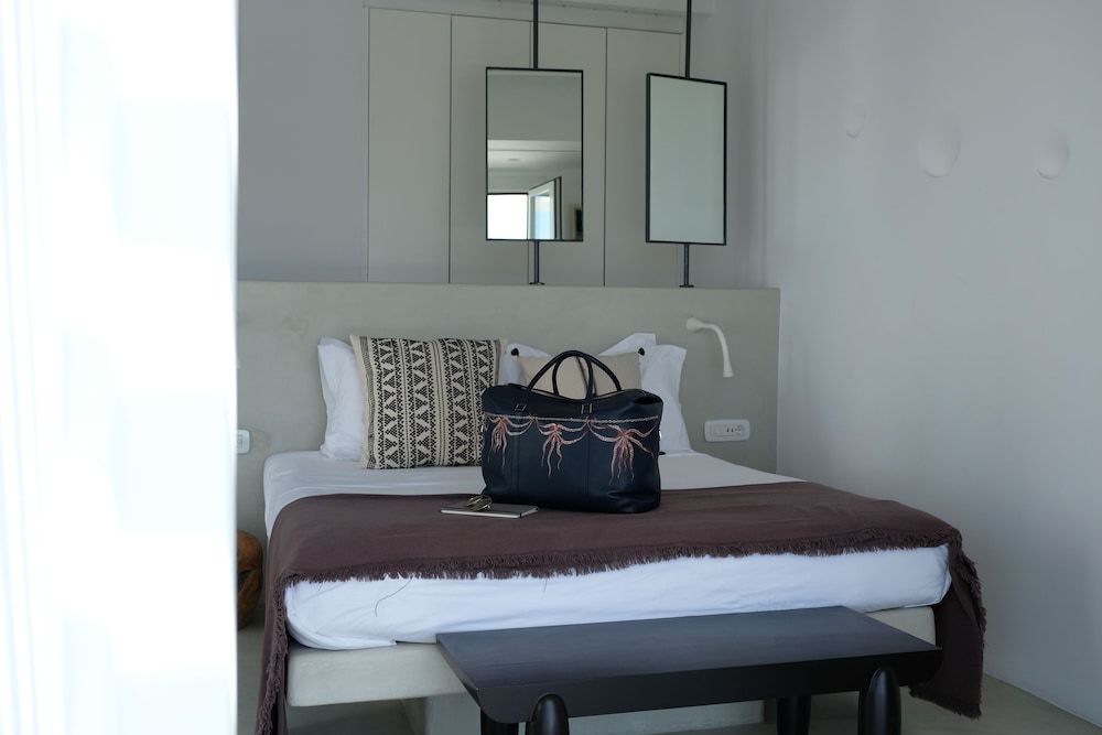 Ostraco Suites — Hotel rooms in Mykonos Town, South Aegean