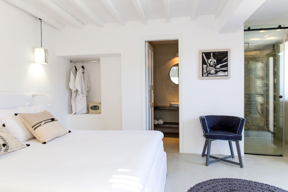 Ostraco Suites — Hotel rooms in Mykonos Town, South Aegean