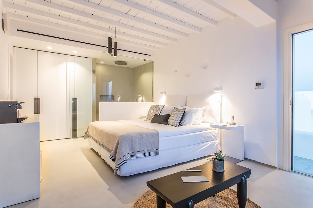 Ostraco Suites — Hotel rooms in Mykonos Town, South Aegean