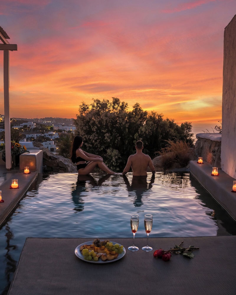 Ostraco Suites — Swimming pool in Mykonos Town, South Aegean