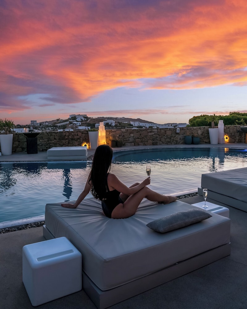 Ostraco Suites — Swimming pool in Mykonos Town, South Aegean