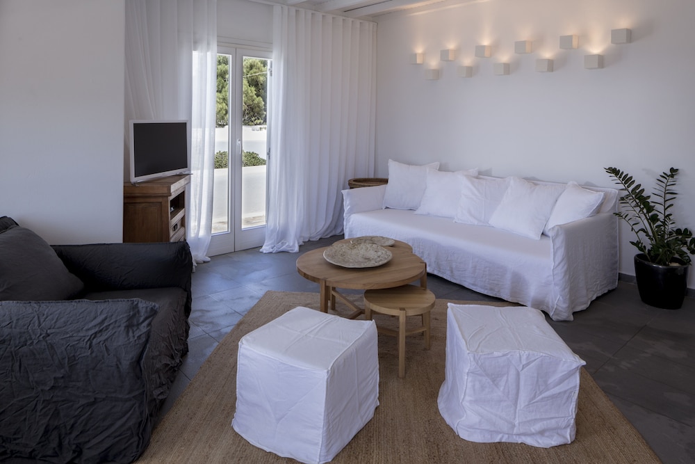 Ostraco Suites — Hotel rooms in Mykonos Town, South Aegean