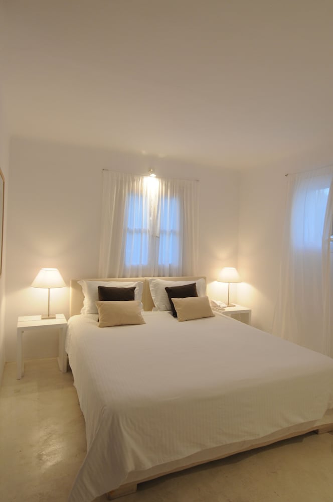 Ostraco Suites — Hotel rooms in Mykonos Town, South Aegean