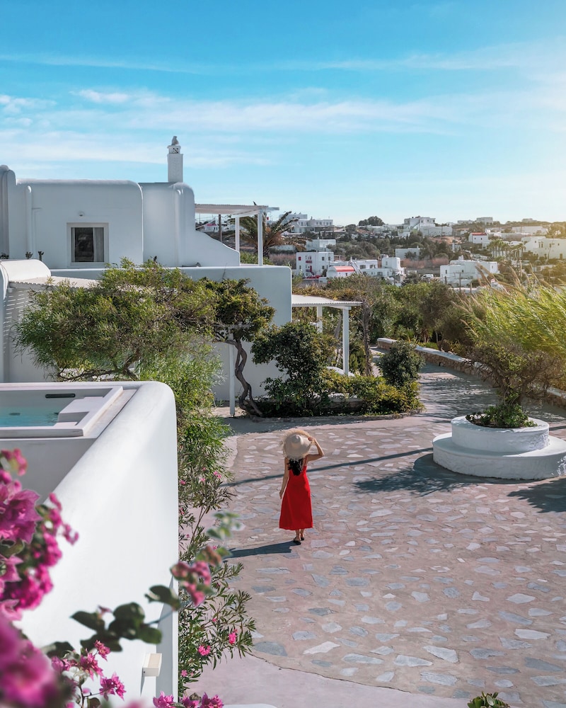 Ostraco Suites — Hotel building in Mykonos Town, South Aegean