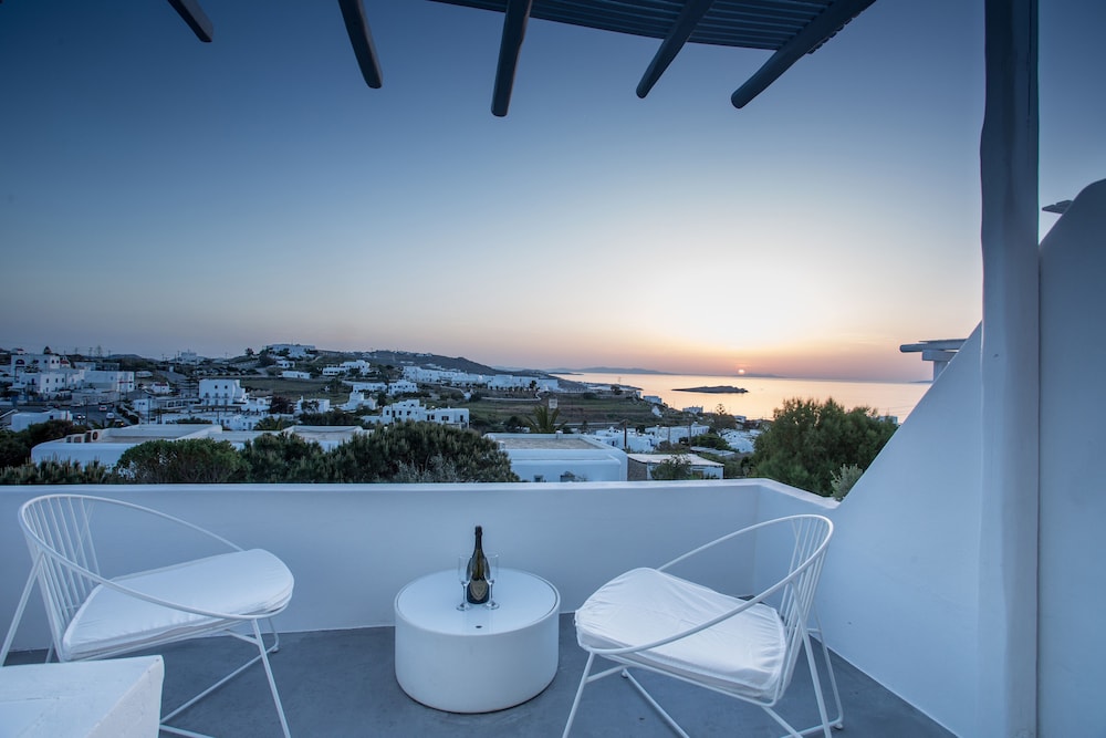 Ostraco Suites — Hotel building in Mykonos Town, South Aegean