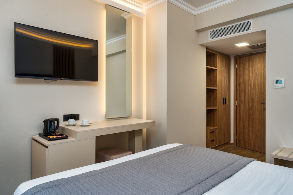 Palatino Hotel — Hotel rooms in Zante Town, Ionian Islands
