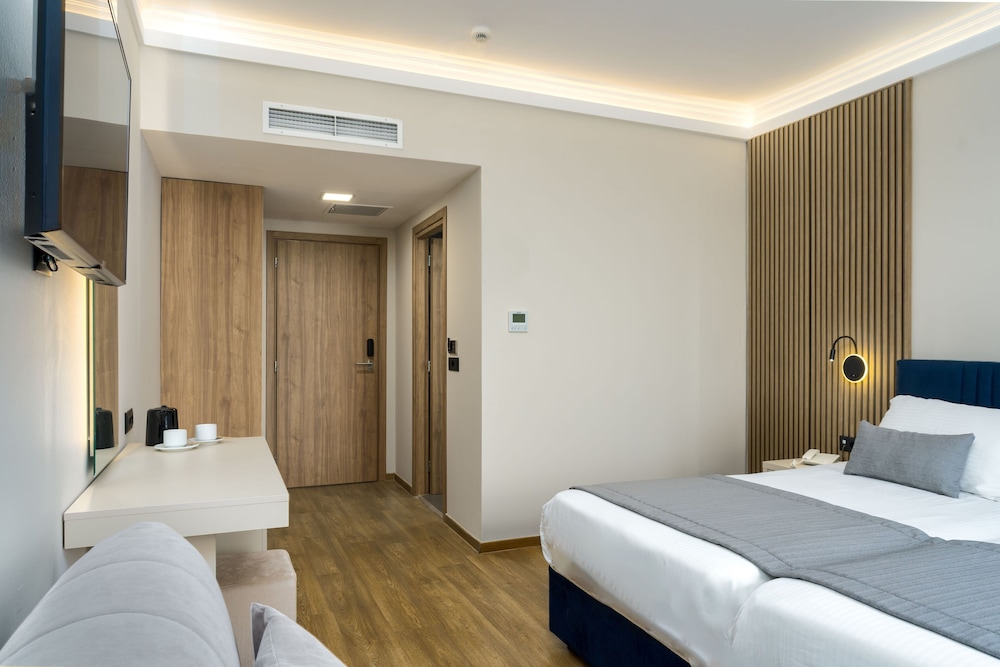 Palatino Hotel — Hotel rooms in Zante Town, Ionian Islands