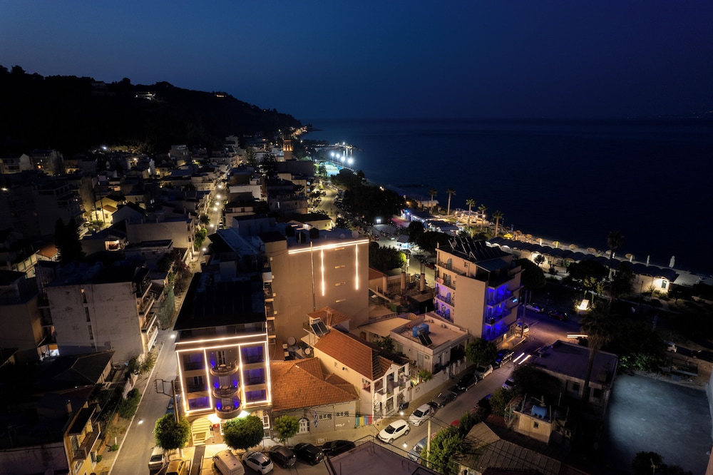 Palatino Hotel — Hotel building in Zante Town, Ionian Islands