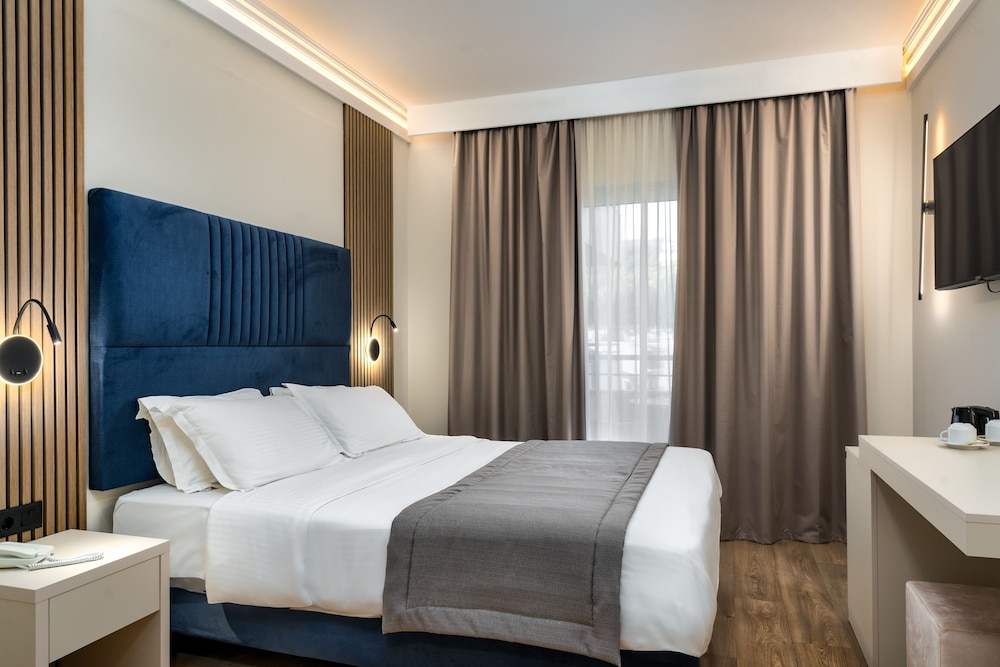 Palatino Hotel — Hotel rooms in Zante Town, Ionian Islands