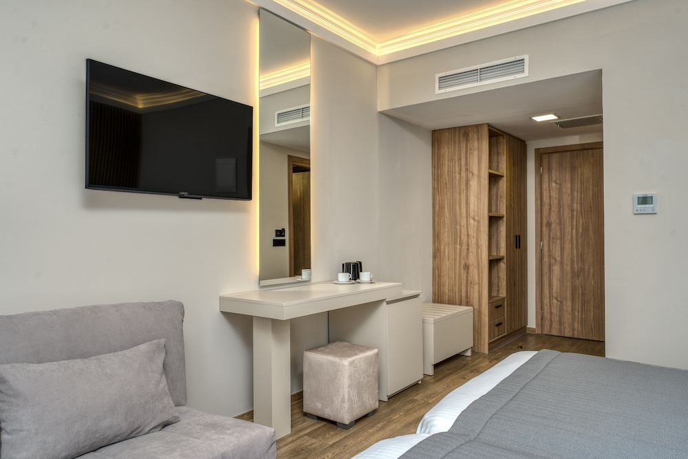 Palatino Hotel — Hotel rooms in Zante Town, Ionian Islands
