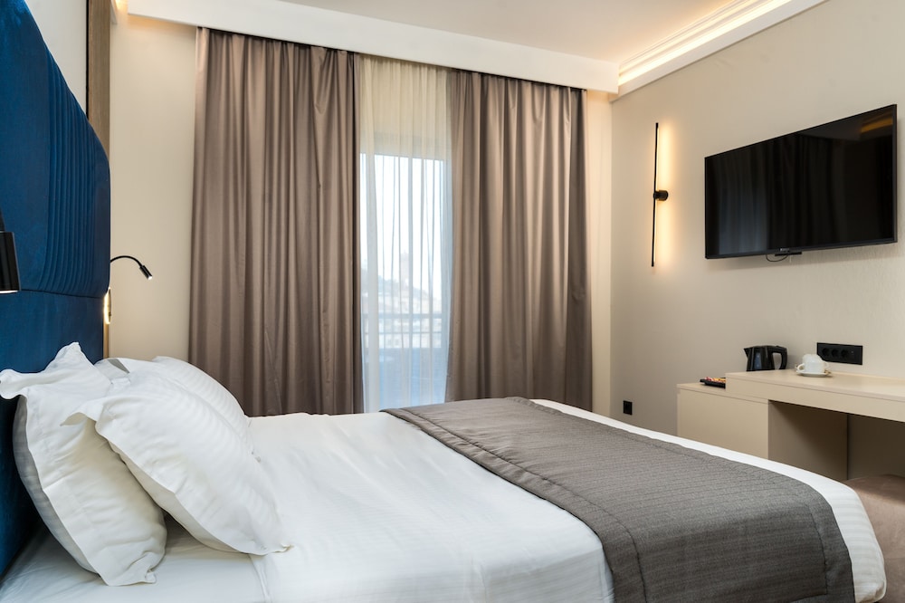 Palatino Hotel — Hotel rooms in Zante Town, Ionian Islands