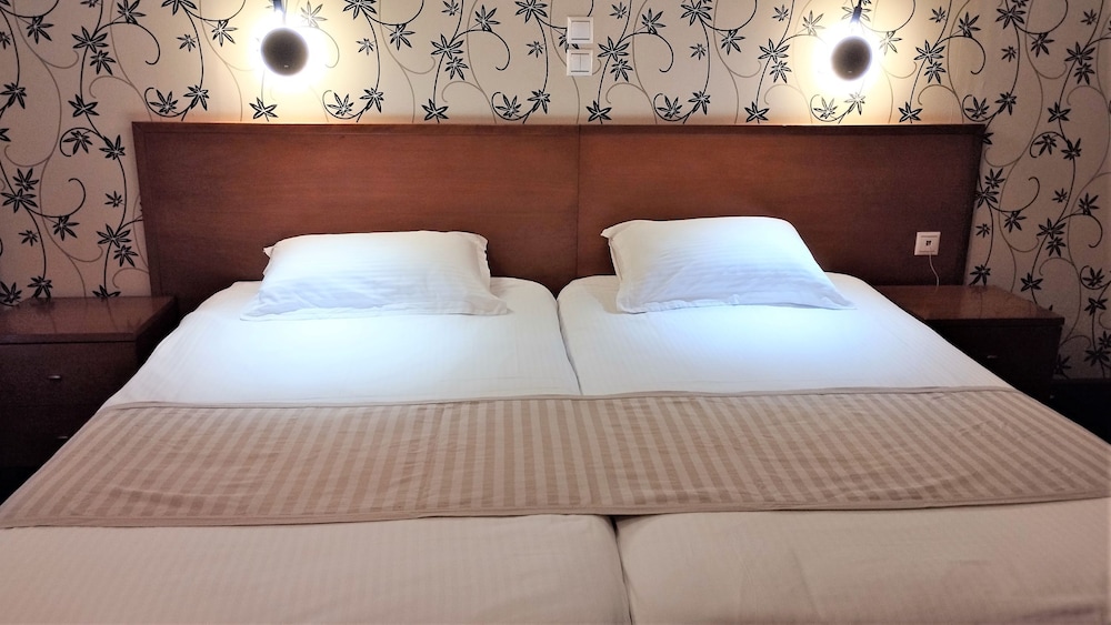 Palatino Hotel — Hotel rooms in Zante Town, Ionian Islands