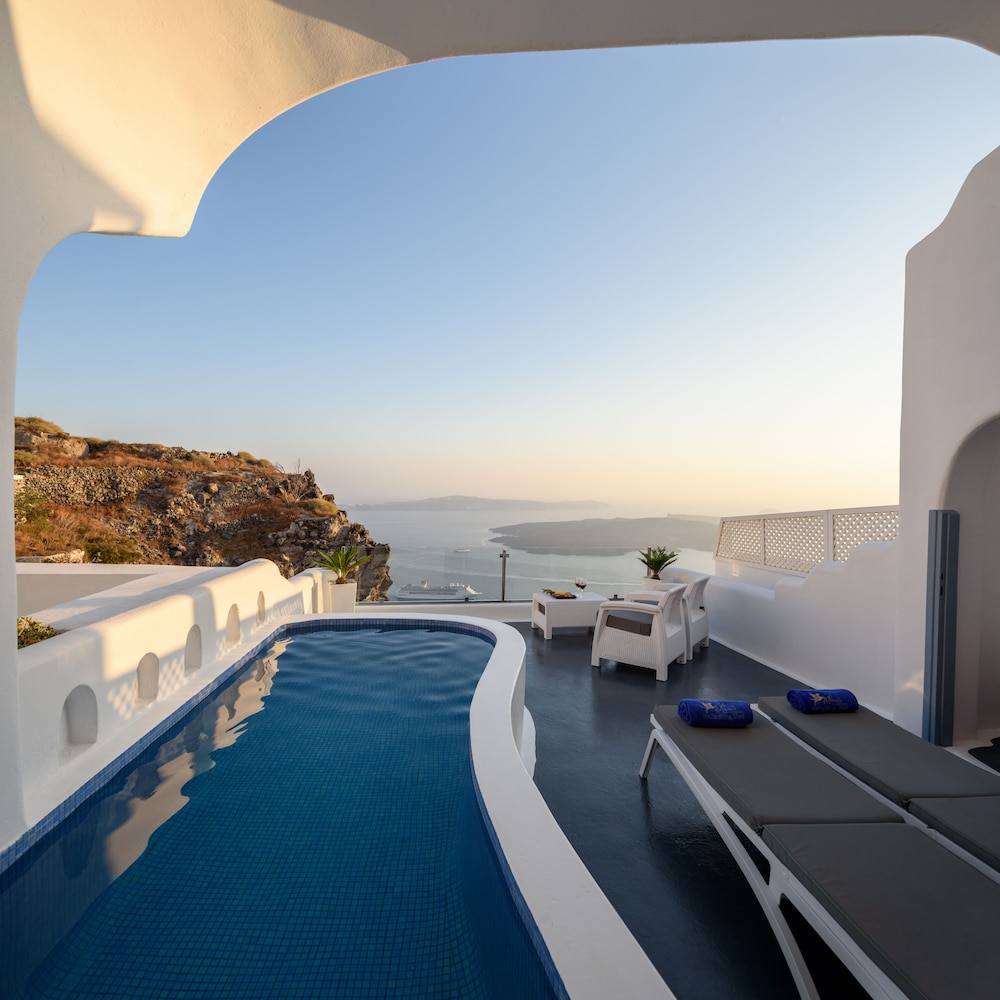 Pegasus Suites & Spa — Swimming pool in Imerovigli, South Aegean