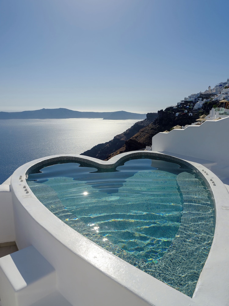 Pegasus Suites & Spa — Swimming pool in Imerovigli, South Aegean