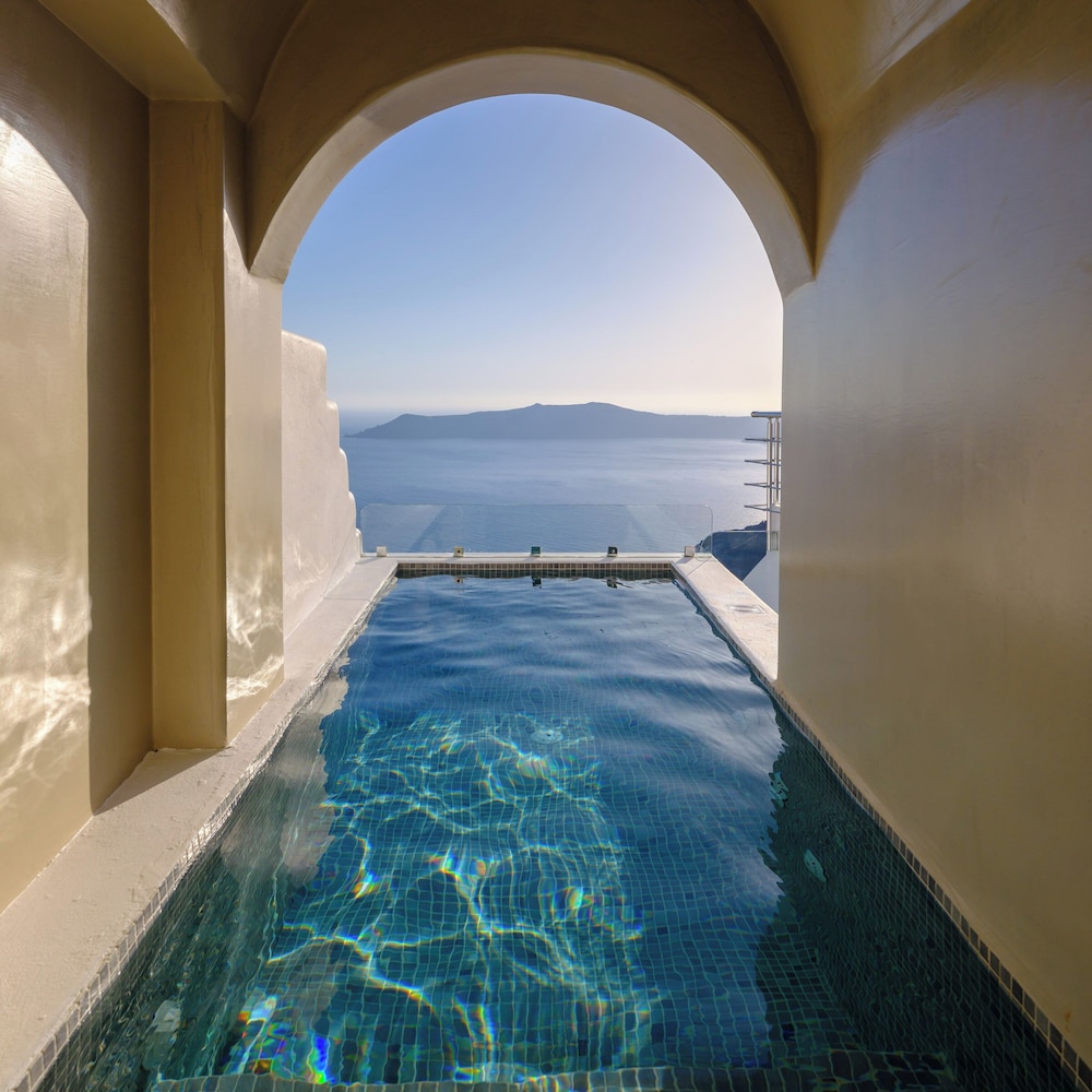 Pegasus Suites & Spa — Swimming pool in Imerovigli, South Aegean