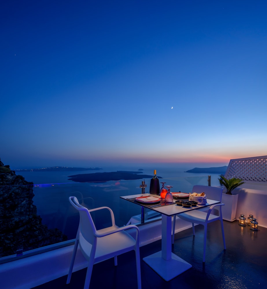 Pegasus Suites & Spa — Restaurant & bars in Imerovigli, South Aegean