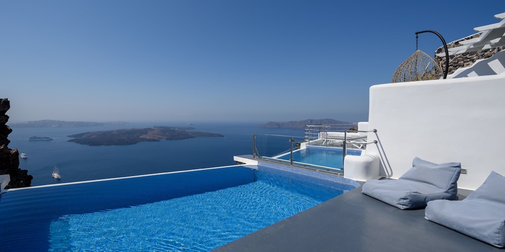 Pegasus Suites & Spa — Swimming pool in Imerovigli, South Aegean