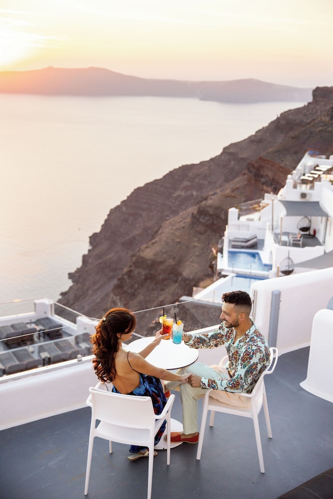 Pegasus Suites & Spa — Restaurant & bars in Imerovigli, South Aegean