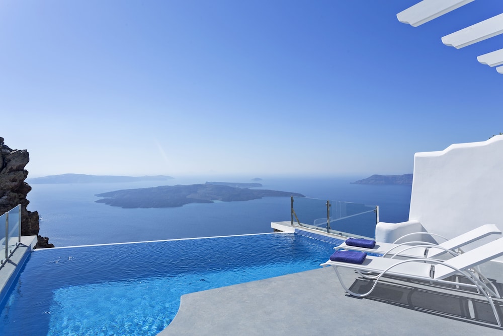Pegasus Suites & Spa — Swimming pool in Imerovigli, South Aegean
