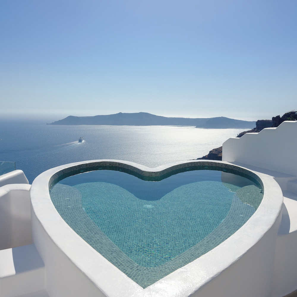 Pegasus Suites & Spa — Swimming pool in Imerovigli, South Aegean