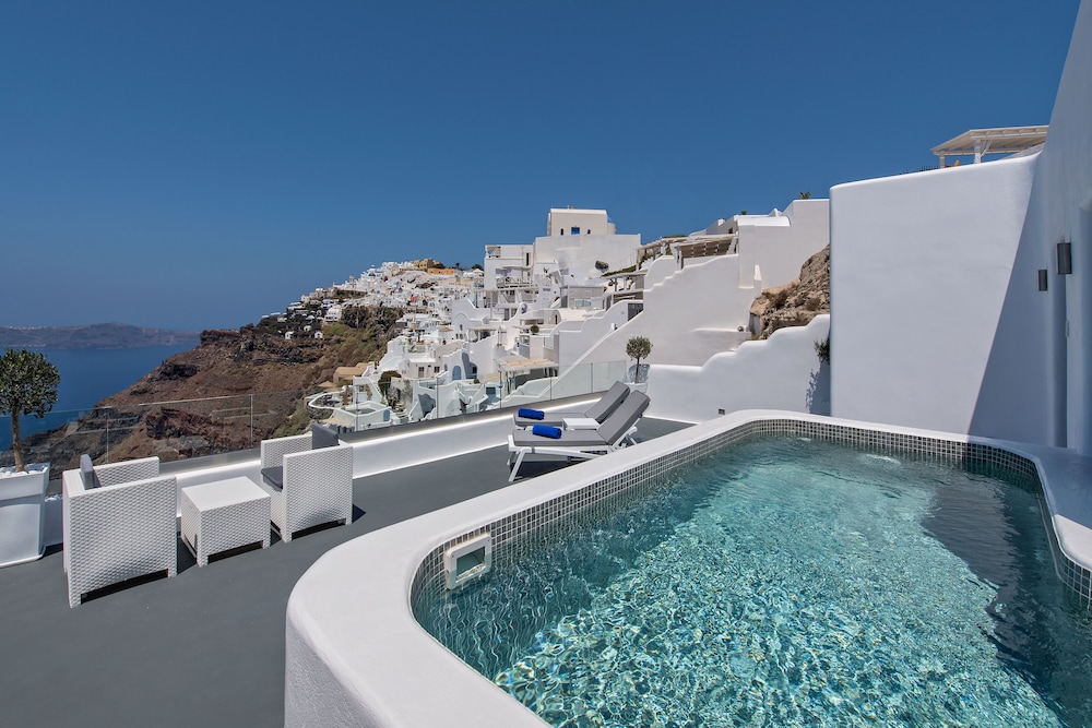 Pegasus Suites & Spa — Swimming pool in Imerovigli, South Aegean