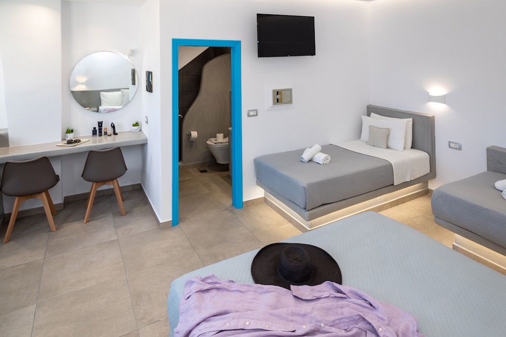 Perissa Bay — Hotel rooms in Perissa, South Aegean