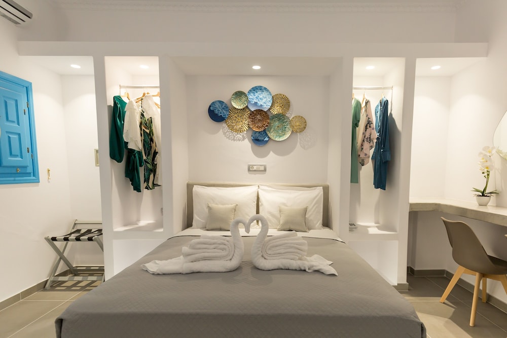 Perissa Bay — Hotel rooms in Perissa, South Aegean