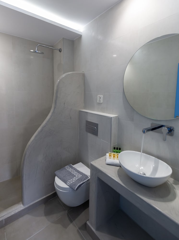 Perissa Bay — Hotel rooms in Perissa, South Aegean