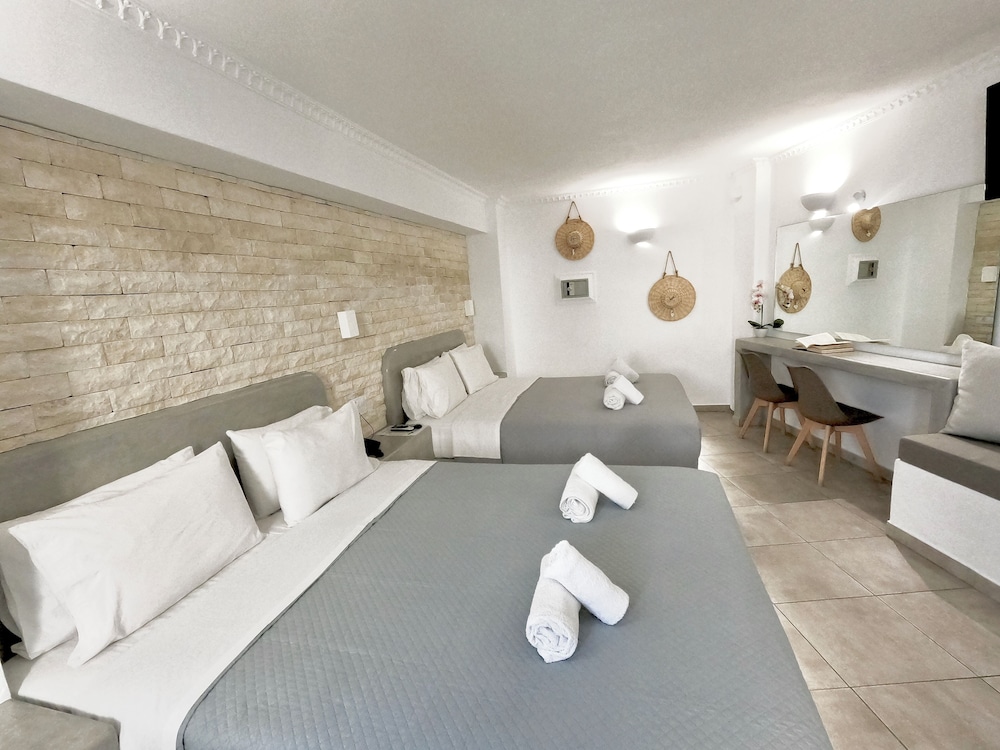 Perissa Bay — Hotel rooms in Perissa, South Aegean