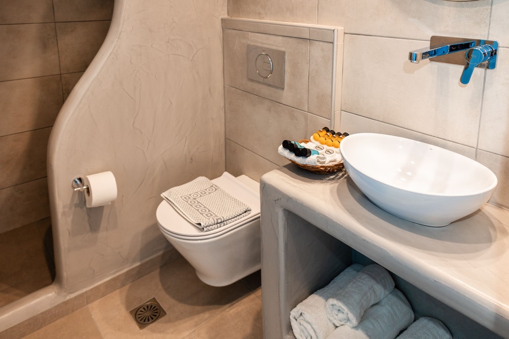 Perissa Bay — Hotel rooms in Perissa, South Aegean