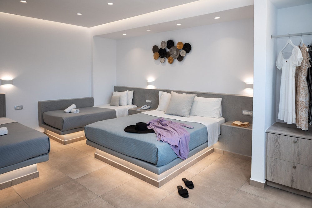 Perissa Bay — Hotel rooms in Perissa, South Aegean