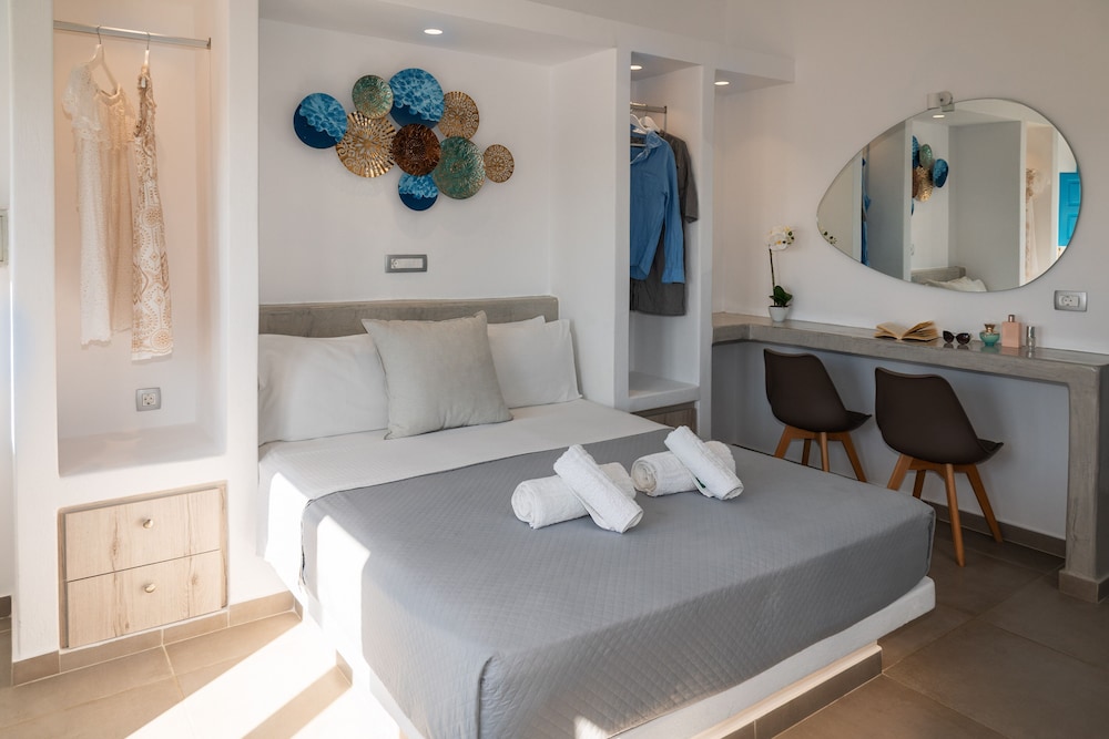 Perissa Bay — Hotel rooms in Perissa, South Aegean
