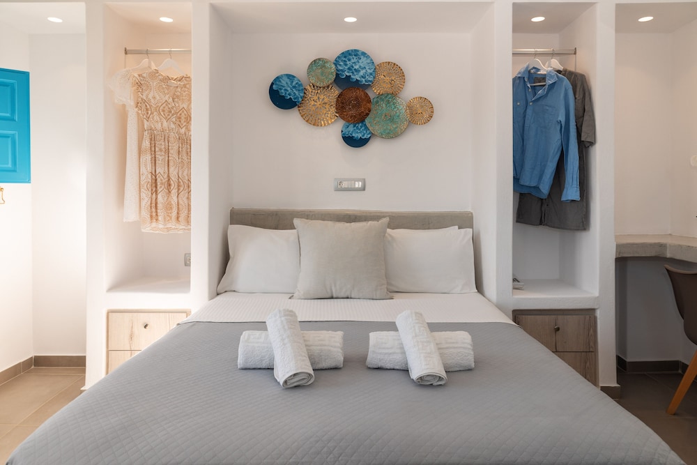 Perissa Bay — Hotel rooms in Perissa, South Aegean