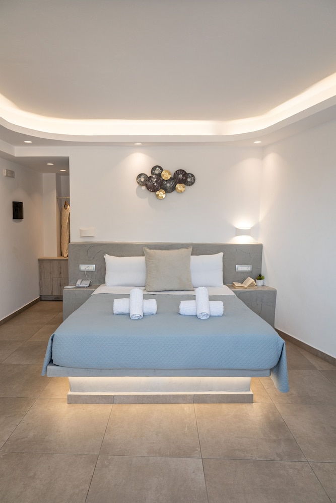 Perissa Bay — Hotel rooms in Perissa, South Aegean