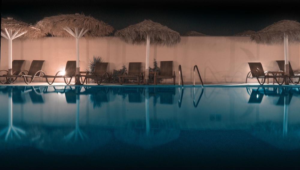 Perissa Bay — Swimming pool in Perissa, South Aegean