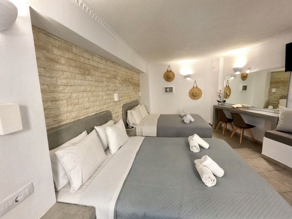 Perissa Bay — Hotel rooms in Perissa, South Aegean
