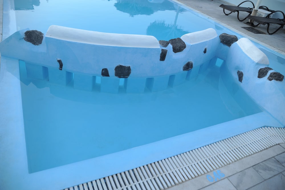 Perissa Bay — Swimming pool in Perissa, South Aegean