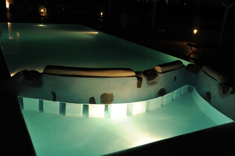 Perissa Bay — Swimming pool in Perissa, South Aegean