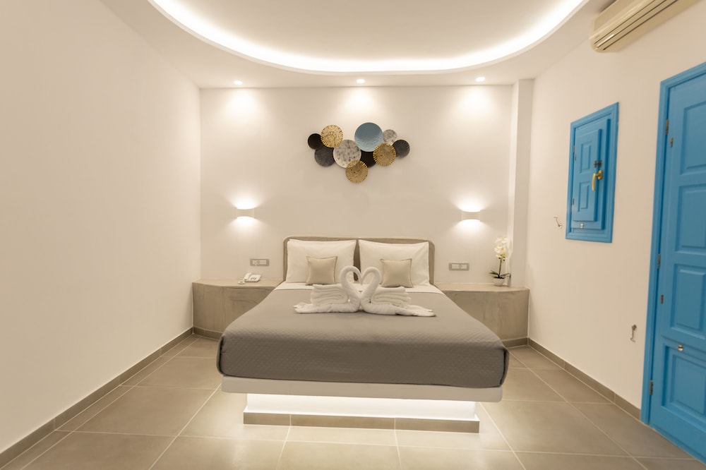 Perissa Bay — Hotel rooms in Perissa, South Aegean
