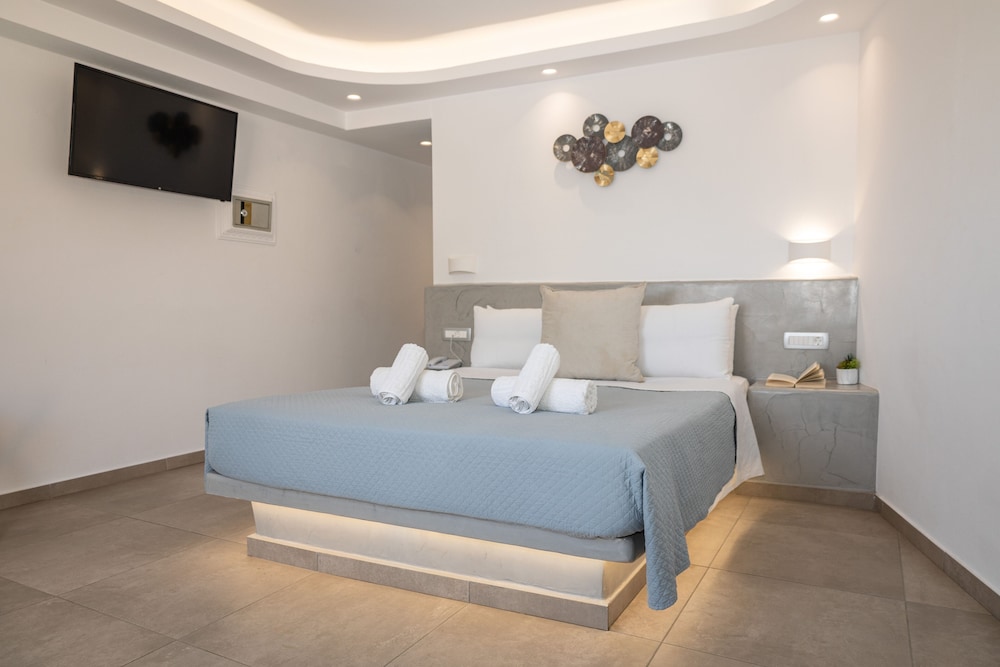 Perissa Bay — Hotel rooms in Perissa, South Aegean