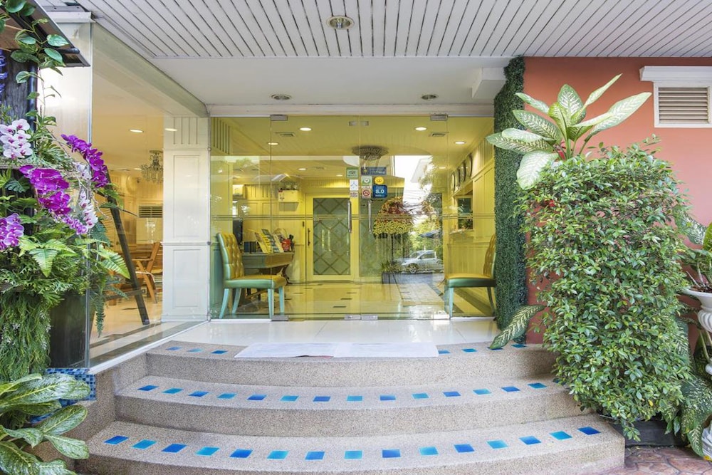 Orchid Resort — Hotel building in Bangkok, Bangkok