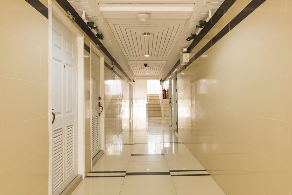 Orchid Resort — Hotel building in Bangkok, Bangkok