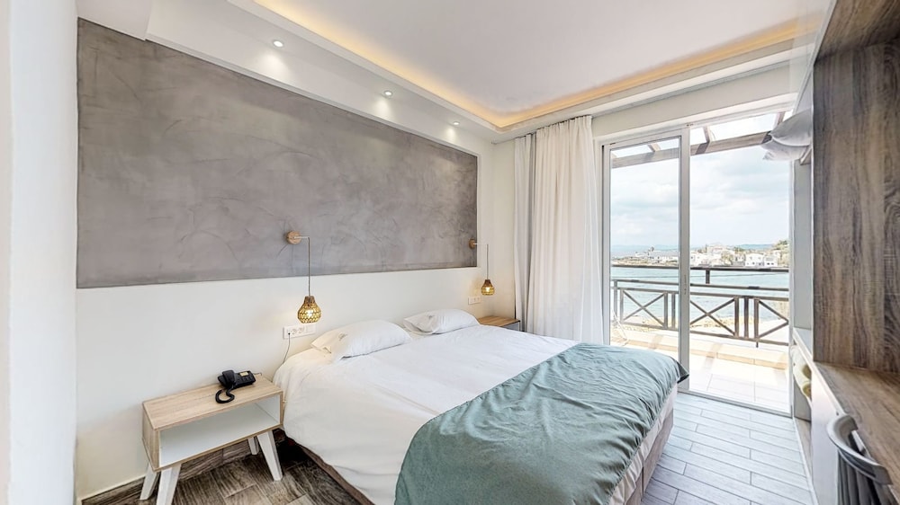 Porto Kalamaki Hotel — Hotel rooms in Chania