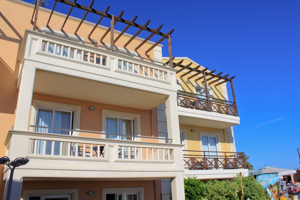 Porto Kalamaki Hotel — Hotel building in Chania