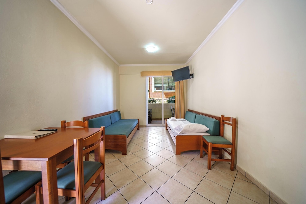 Porto Kalamaki Hotel — Hotel rooms in Chania