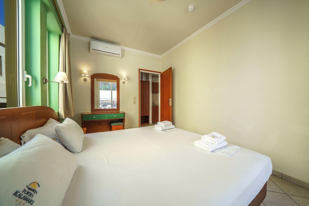 Porto Kalamaki Hotel — Hotel rooms in Chania
