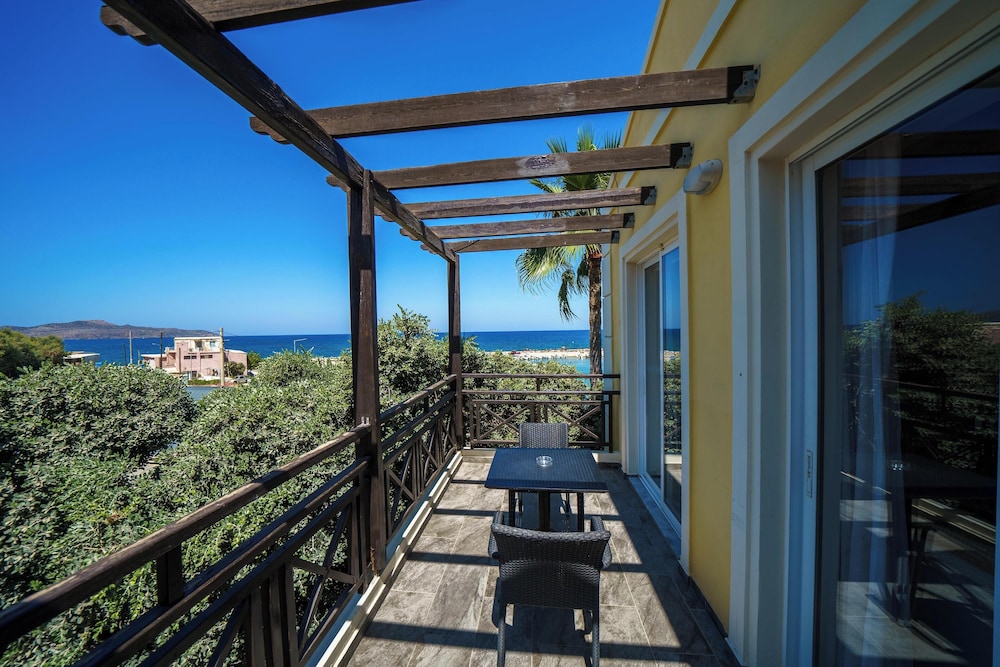 Porto Kalamaki Hotel — Hotel rooms in Chania