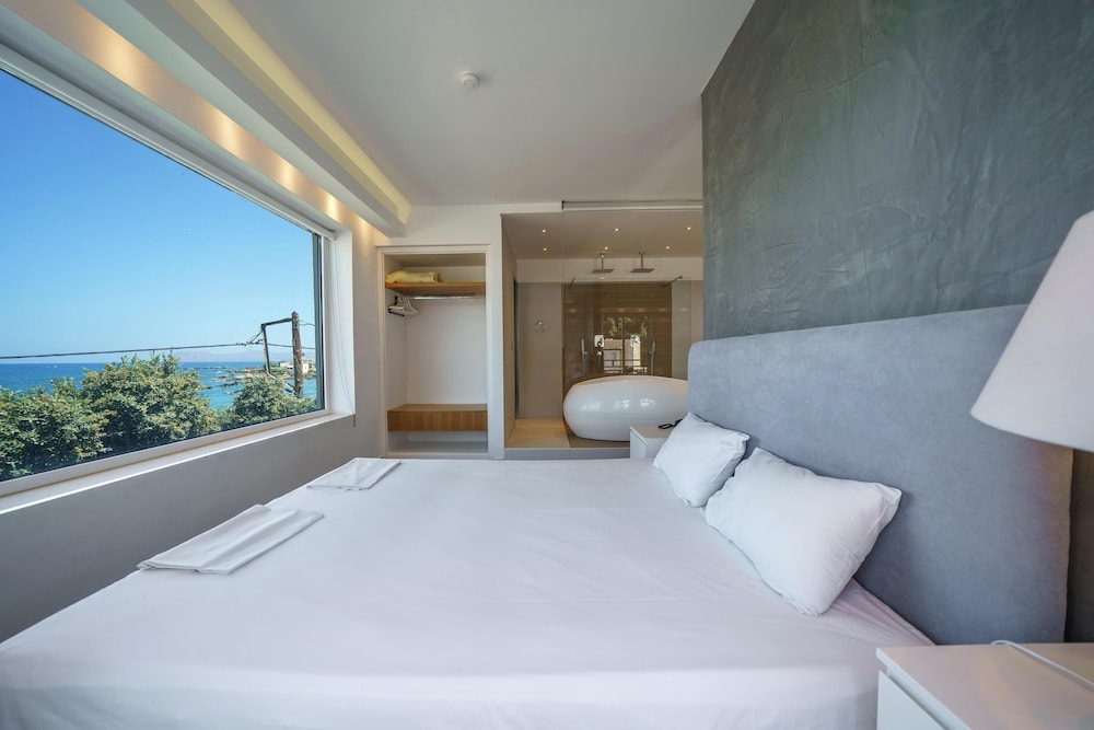 Porto Kalamaki Hotel — Hotel rooms in Chania